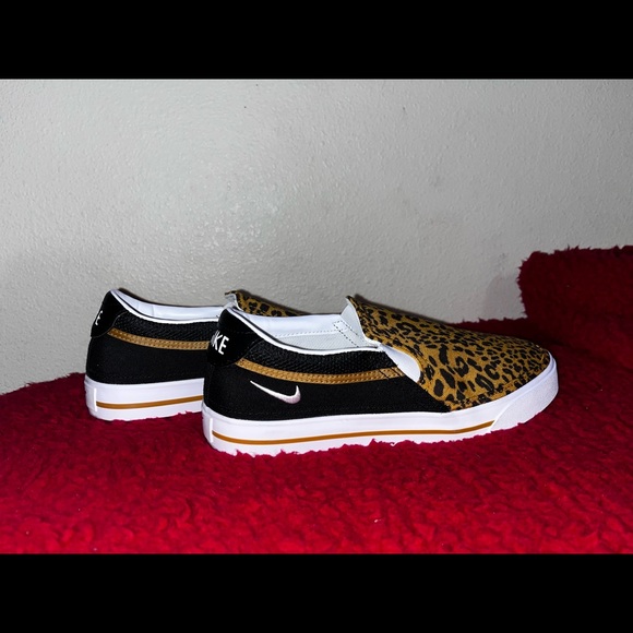 Nike Shoes - Nike court legacy slp